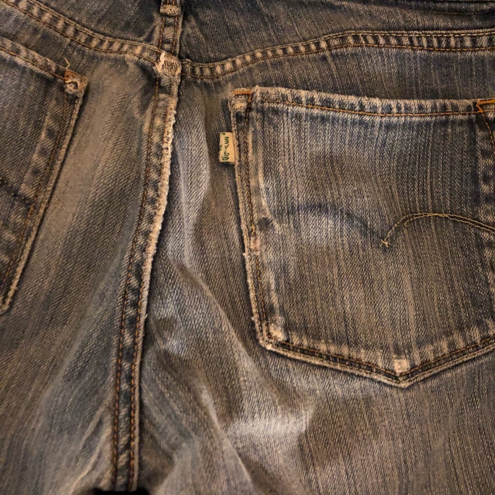 Levi’s straight legged jeans